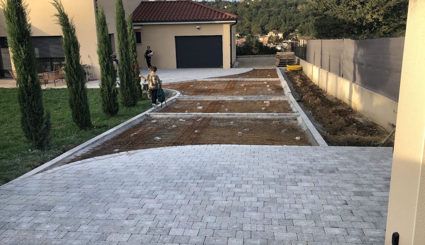 Allée maison en construction