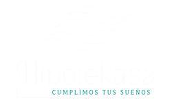 Logotipo de "Hogarkasa" con un icono de una casa estilizada y el lema "CUMPLIMOS TUS SUEÑOS" en texto verde oscuro sobre blanco.