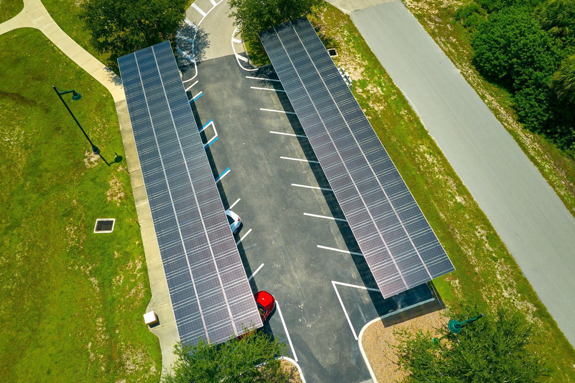 Parking avec des carports solaires