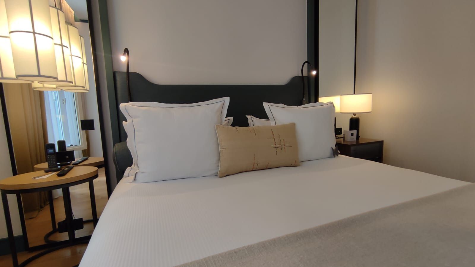 Lit avec tête de lit bleu marine