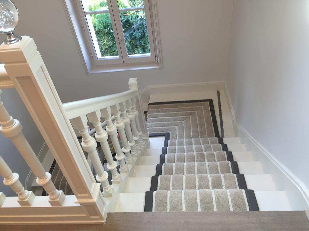 Tapis d'escalier beige