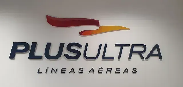 Un cartel que dice plusultra lineas aereas