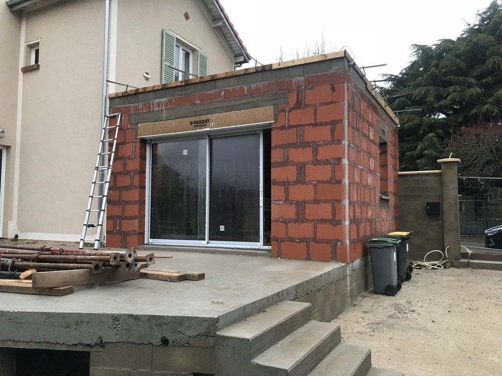 Une extension de maison en pleine construction