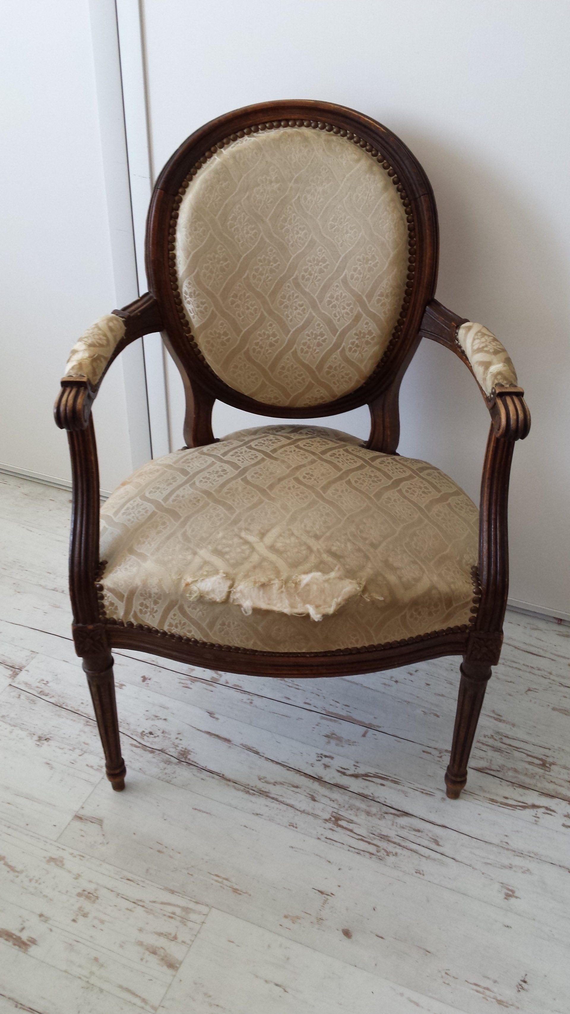 Fauteuil Louis XVI avant relookage