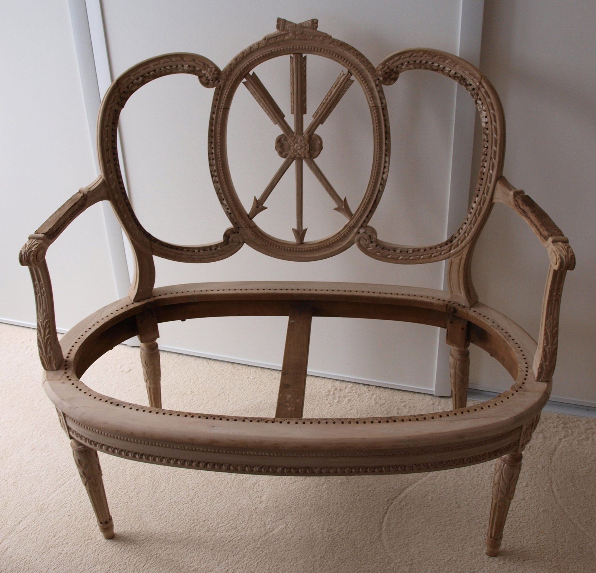 Banquette Louis XVI en rénovation