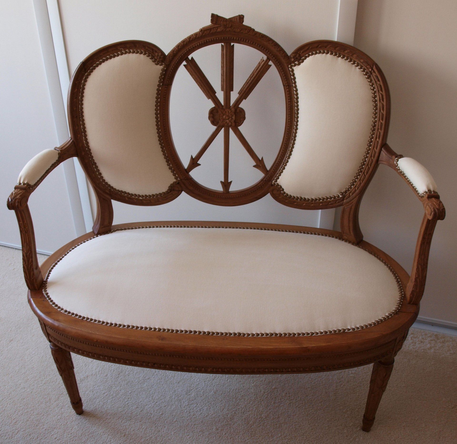 Banquette Louis XVI rénovée