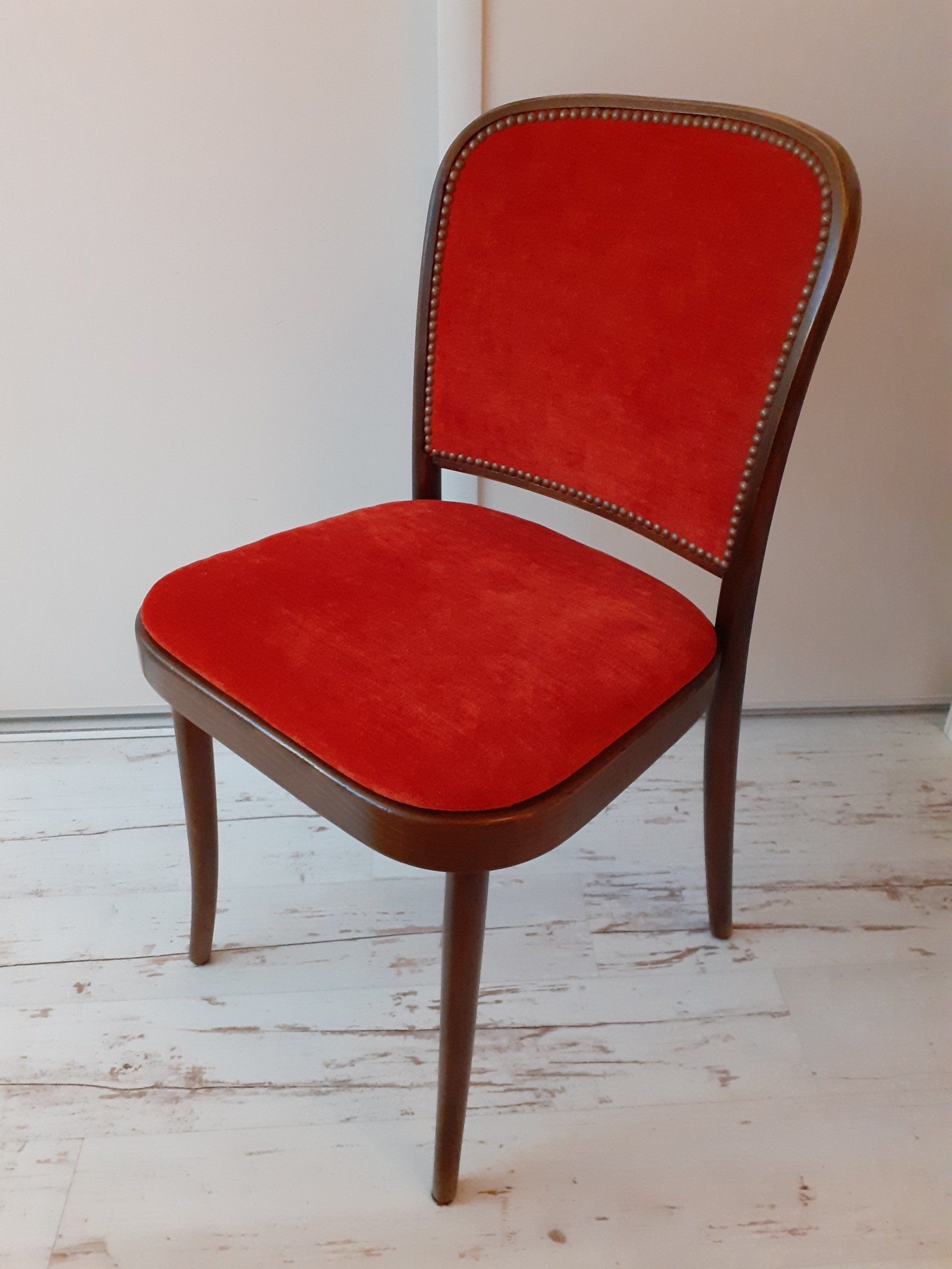 Chaise contemporaine rouge