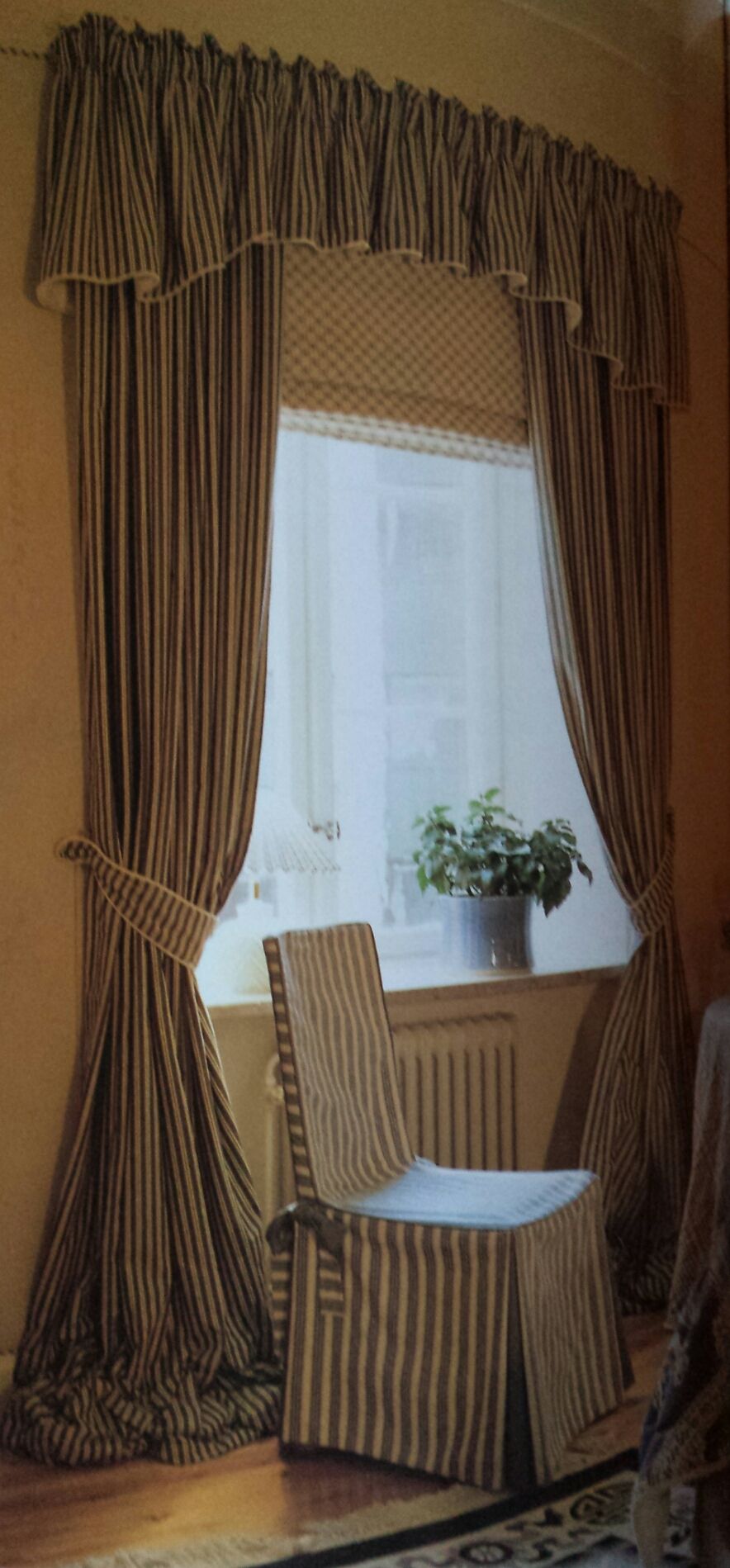 Confection de rideaux cantonnière et housses de chaise