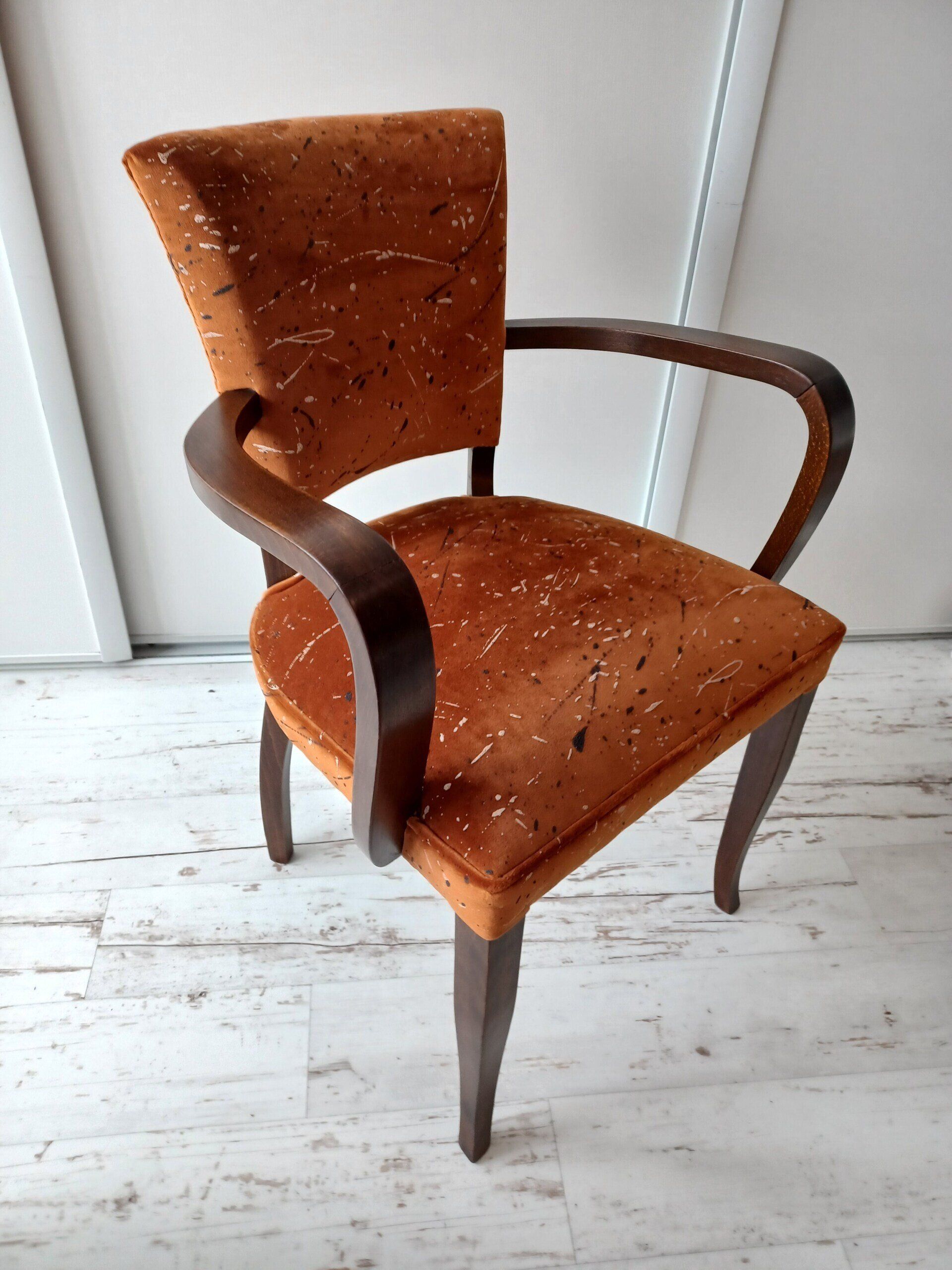 Chaise contemporaine maron
