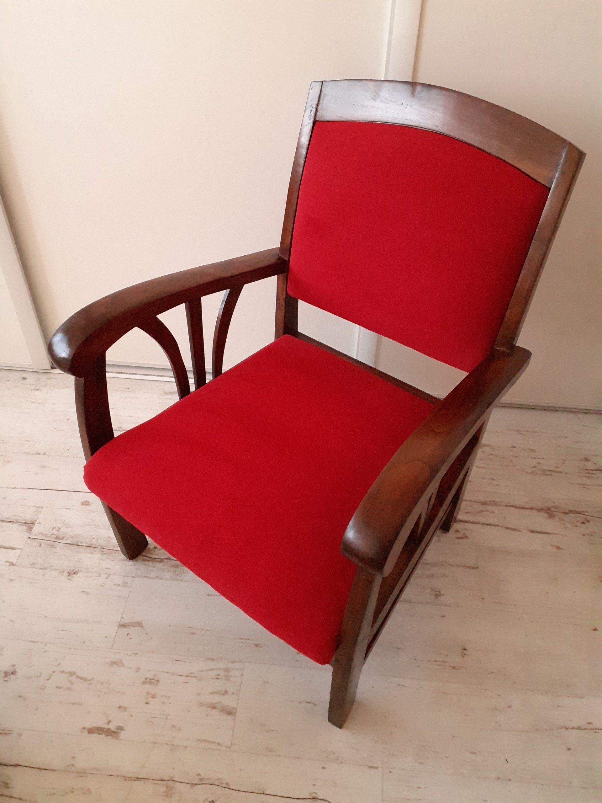 Chaise artisanale rouge