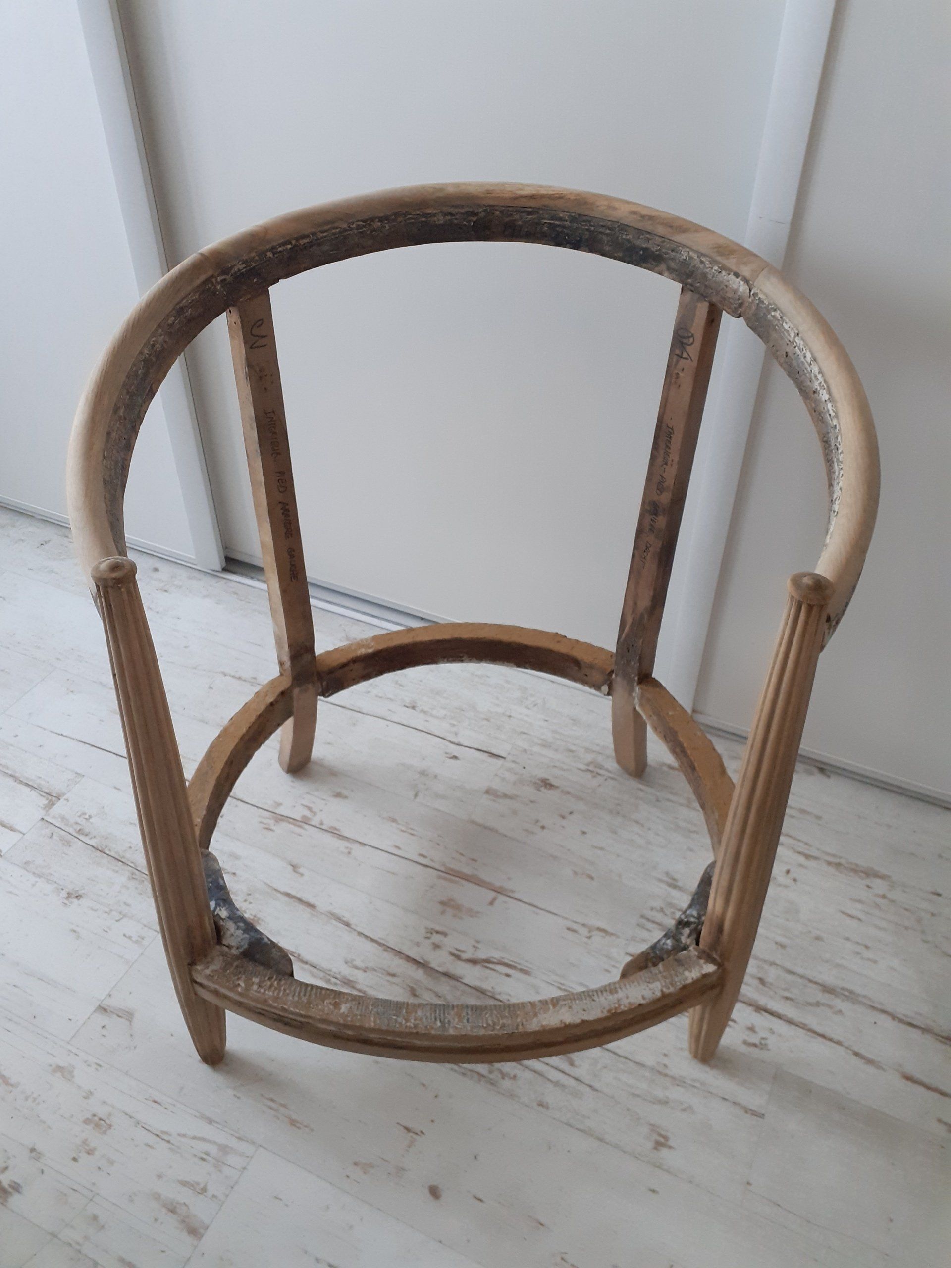 Fauteuil tonneau réparé