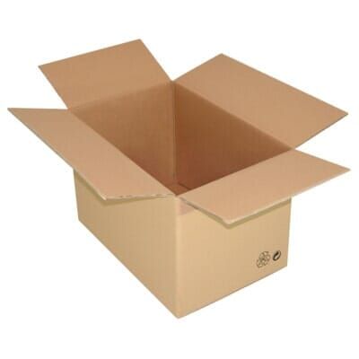 Abra a caixa de papelão marrom com as abas desdobradas.