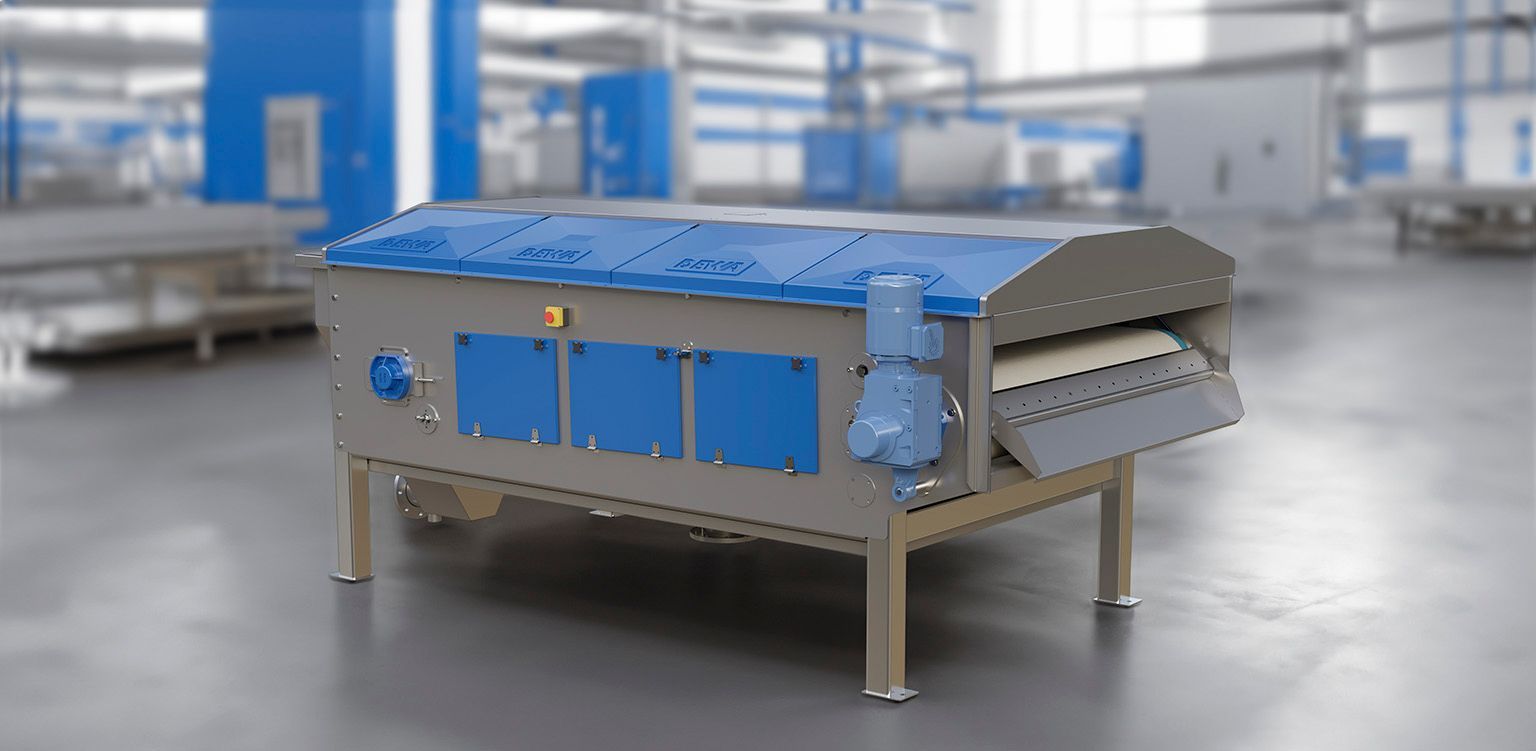 In einer Fabrik steht eine Maschine auf dem Boden.