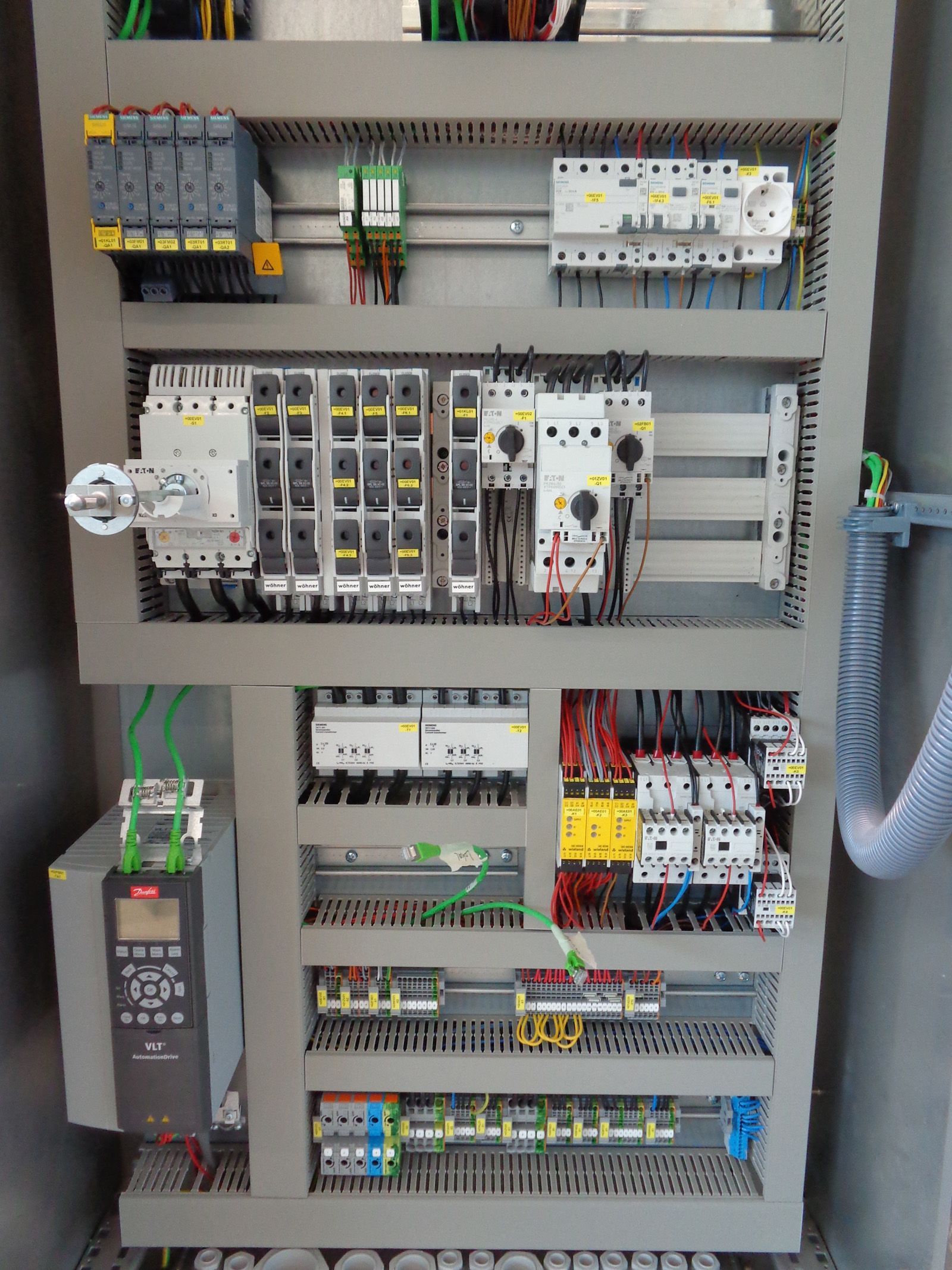 Drehmaschine mit CNC-Bedienpult