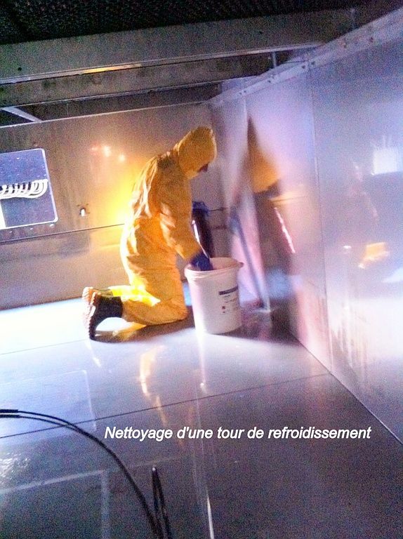 NETTOYAGE INTERIEUR DES TOURS DE REFROIDISSEMENT -001[1]