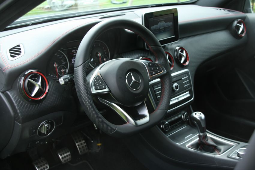 Schulfahrzeug Mercedes A 250 Sport - Fahrschule Matthias Pfister