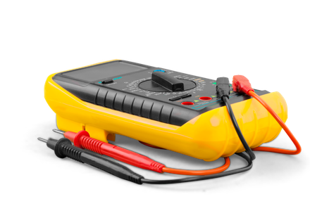 Multimètre numérique jaune et noir avec sondes rouges et noires.