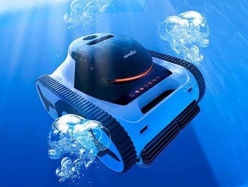 Robot submarino azul con orugas y burbujas flotando en el océano.