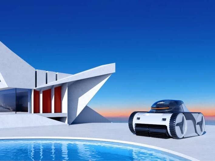 Casa blanca futurista junto a una piscina al atardecer, con un elegante coche aparcado fuera.