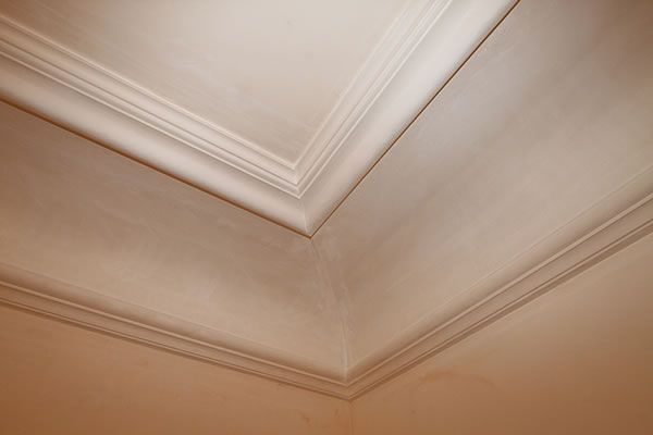 Gipserarbeit Decke mit Zierleiste - Waser Gipser Betriebe AG - Rüti ZH