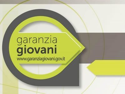 Un logo per garantia giovani con una freccia che punta a destra
