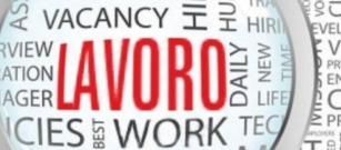 Una lente d'ingrandimento con la parola lavoro sopra