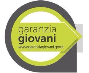 Il logo di garanzia giovani è un cerchio verde con una freccia che punta verso destra.