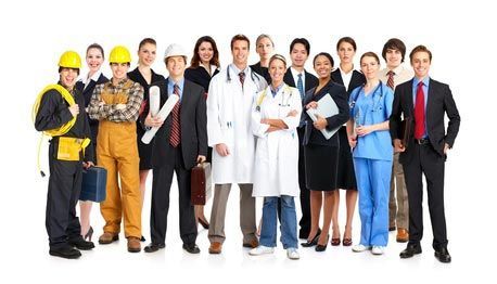 Un gruppo di persone di diverse occupazioni posano per una foto.