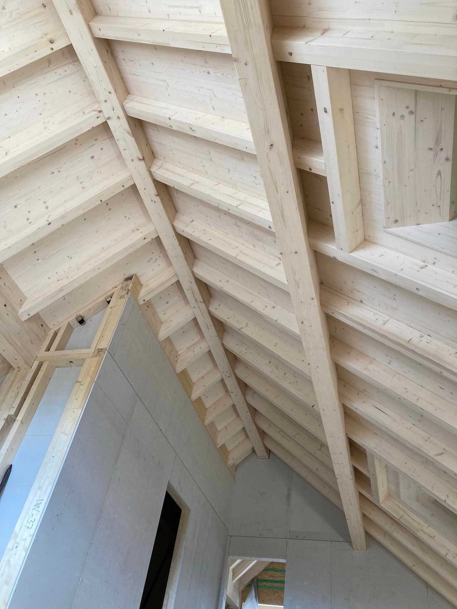 Zimmerei + Sägerei J. Roth AG Holzbau