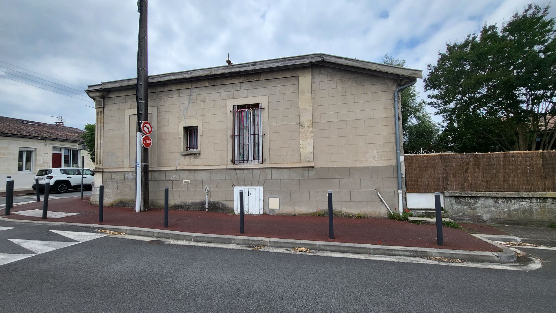 Une maison à Mérignac, avant isolation thermique par l'extérieur.