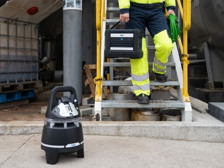 Gasmessgerät im Einsatz zur Detektion gefährlicher Gase im Arbeitsschutz