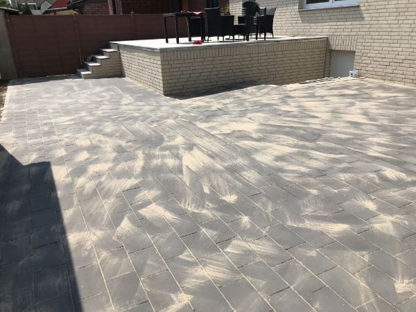 Gepflasterte Terrasse