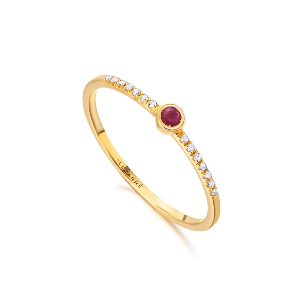 goldener Ring mit rubinfarbenen Stein von LECARRÉ