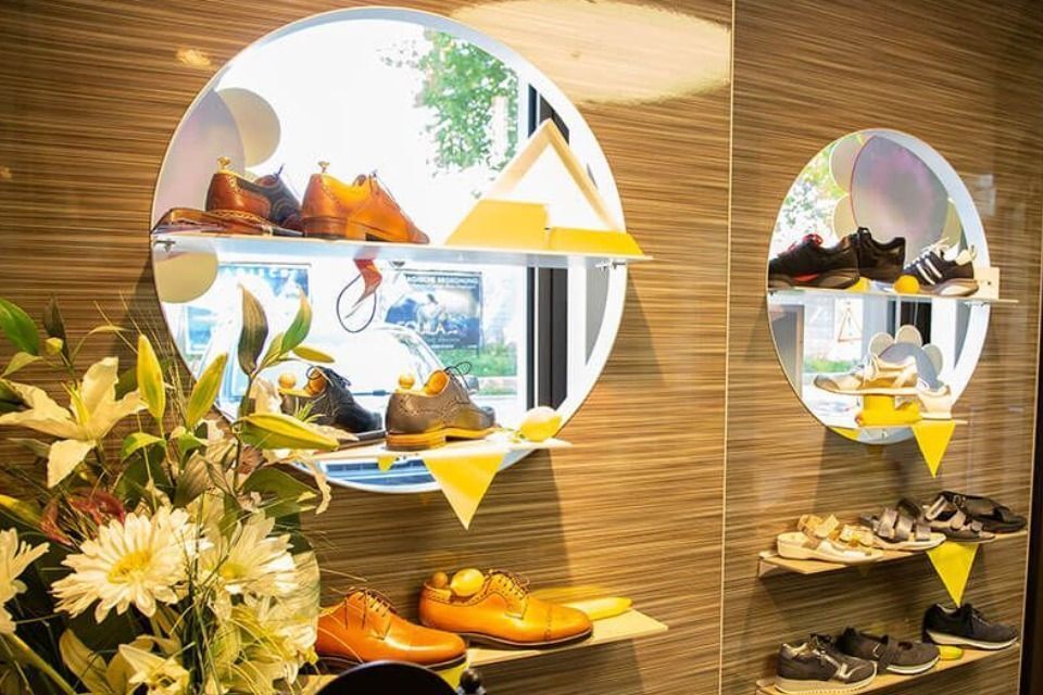 Schuhe im Geschäft der Orthopädie-Schuhtechnik Huber