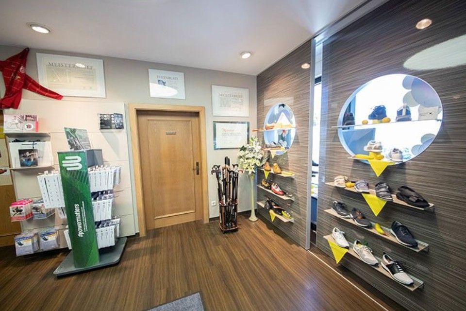 Schuhe im Geschäft der Orthopädie-Schuhtechnik Huber