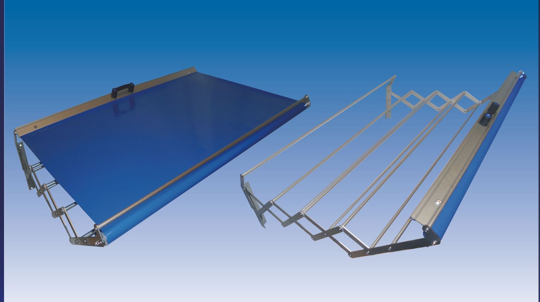 Un artículo azul y plateado con un asa sobre un fondo azul.