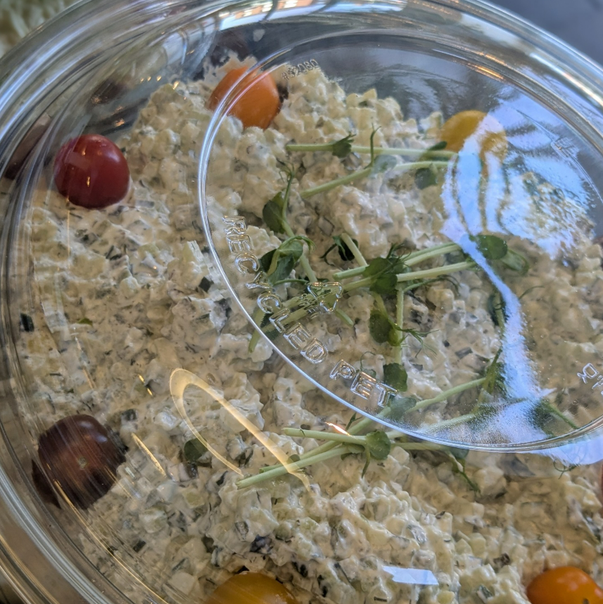 Une crudité dans une box en plastique