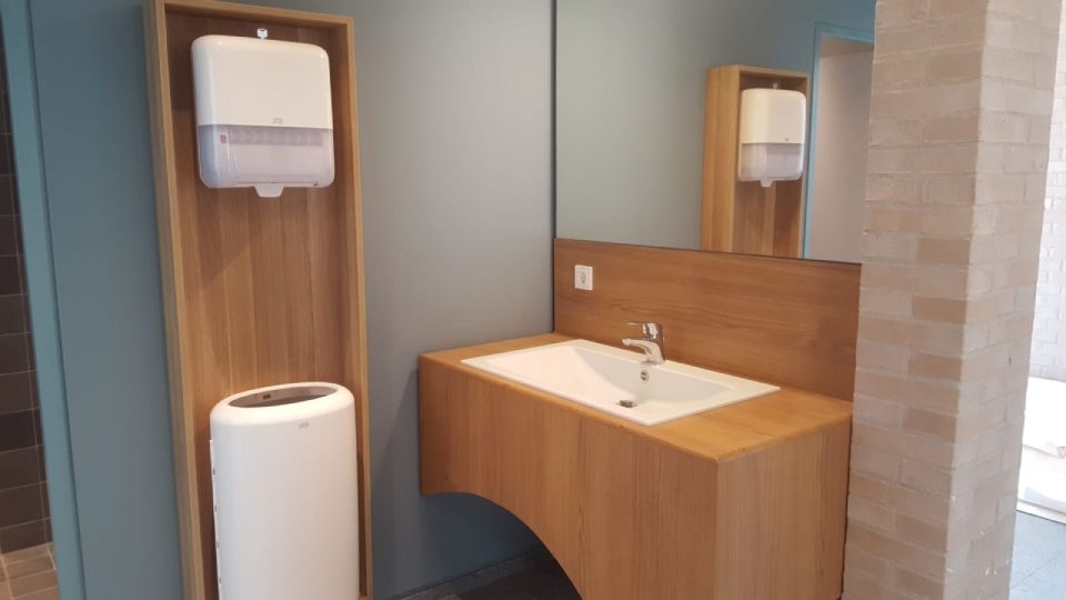 individuell gestaltete Badezimmermöbel der Bau- und Möbeltischlerei Kraft