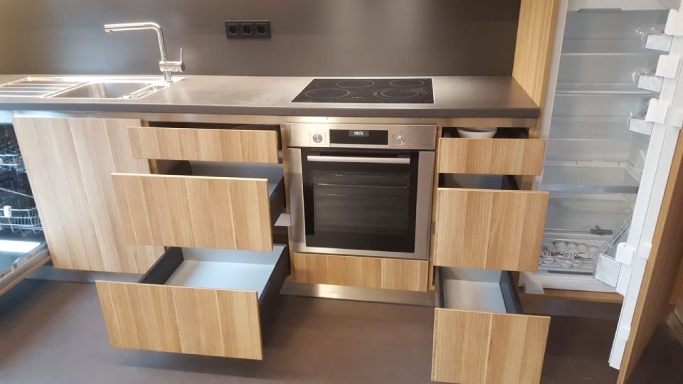 Einbauküche der Bau- und Möbeltischlerei Kraft
