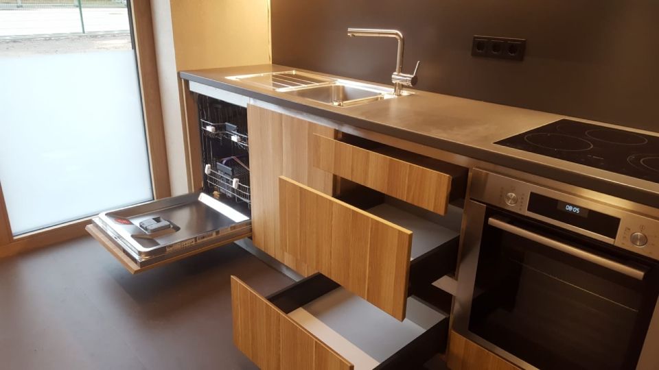 Einbauküche der Bau- und Möbeltischlerei Kraft