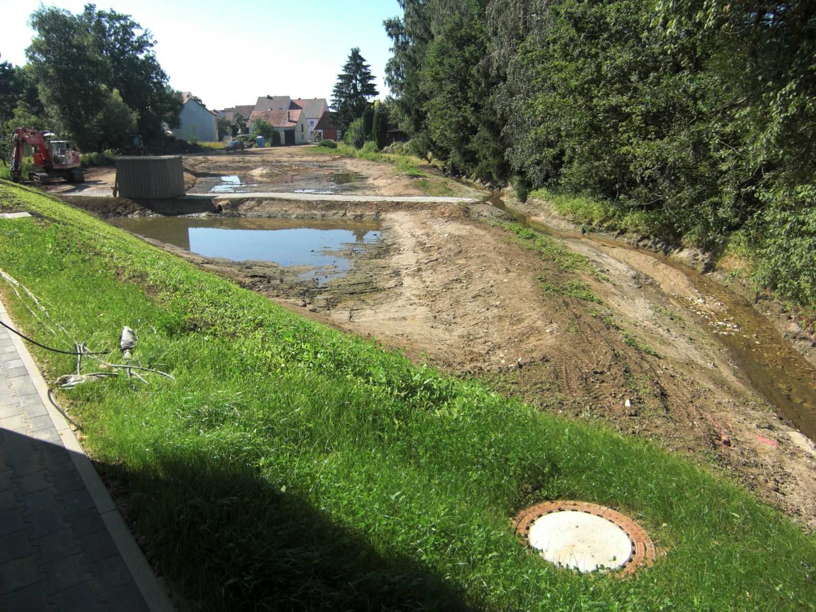 Gewässerausbau (Rückbau kanalisierten Bach) in Pommer/Igensdorf