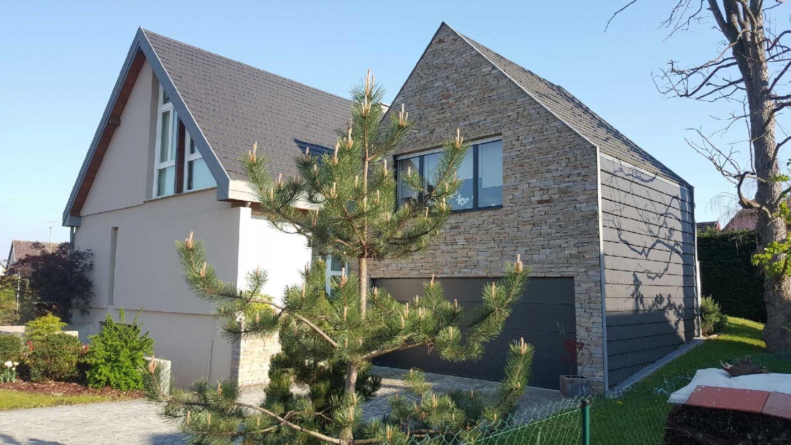 Extension d'une maison, habillage en pierres de parement