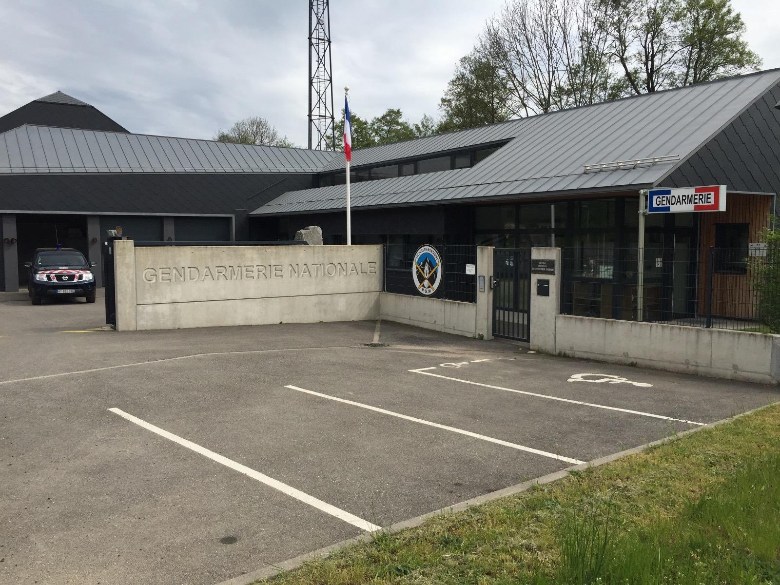 Mur de clôture en béton armé, gendarmerie de montagne, HOHROD