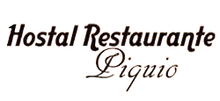 Un logotipo en blanco y negro para un restaurante llamado hostal restaurante piquio.