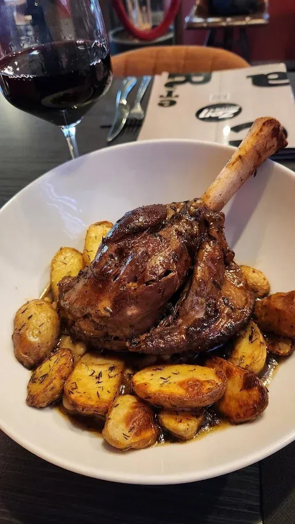 Souris d'agneau, pommes de terre grenaille et flageolets.