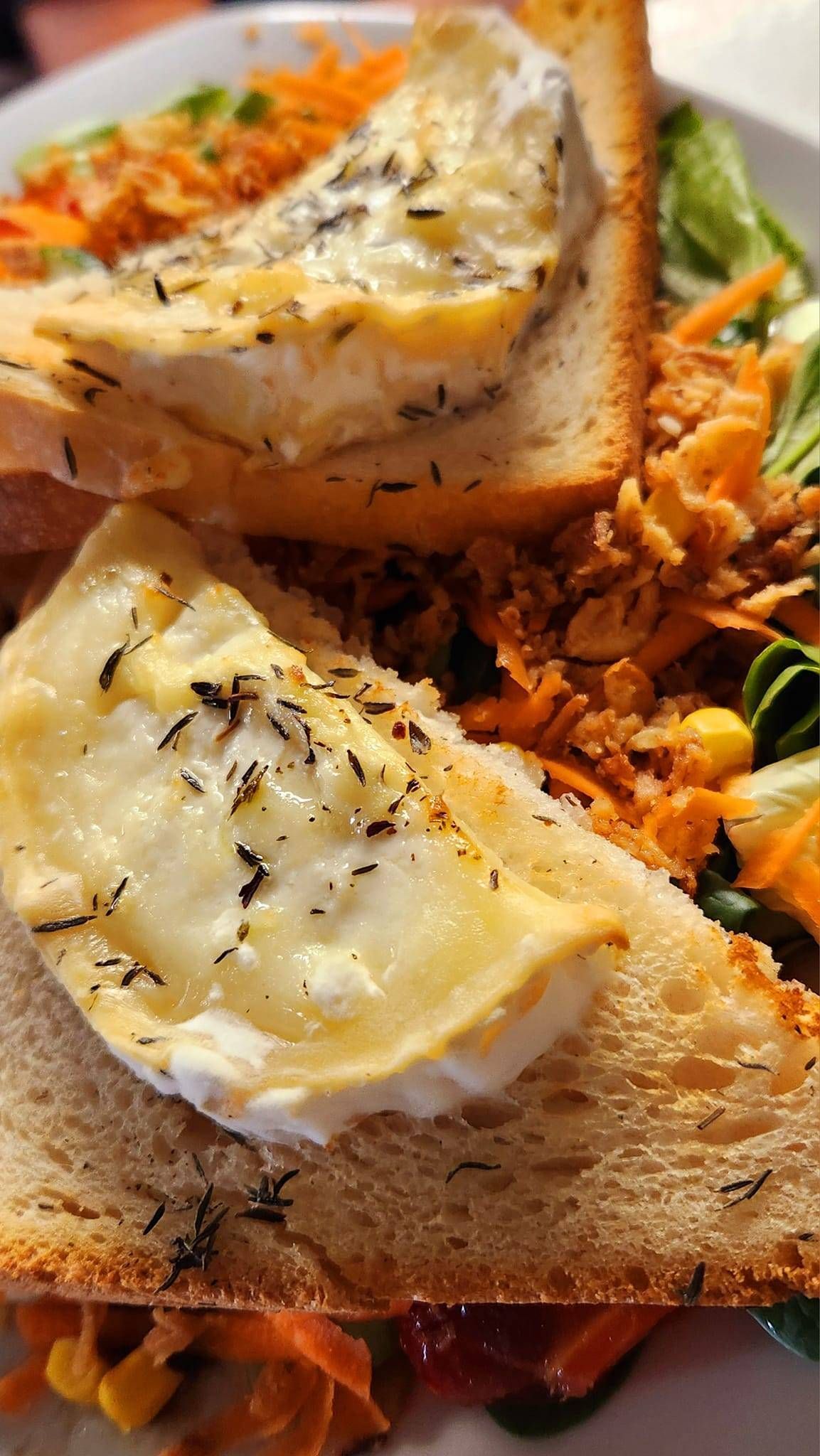 Salade de chèvre chaud.