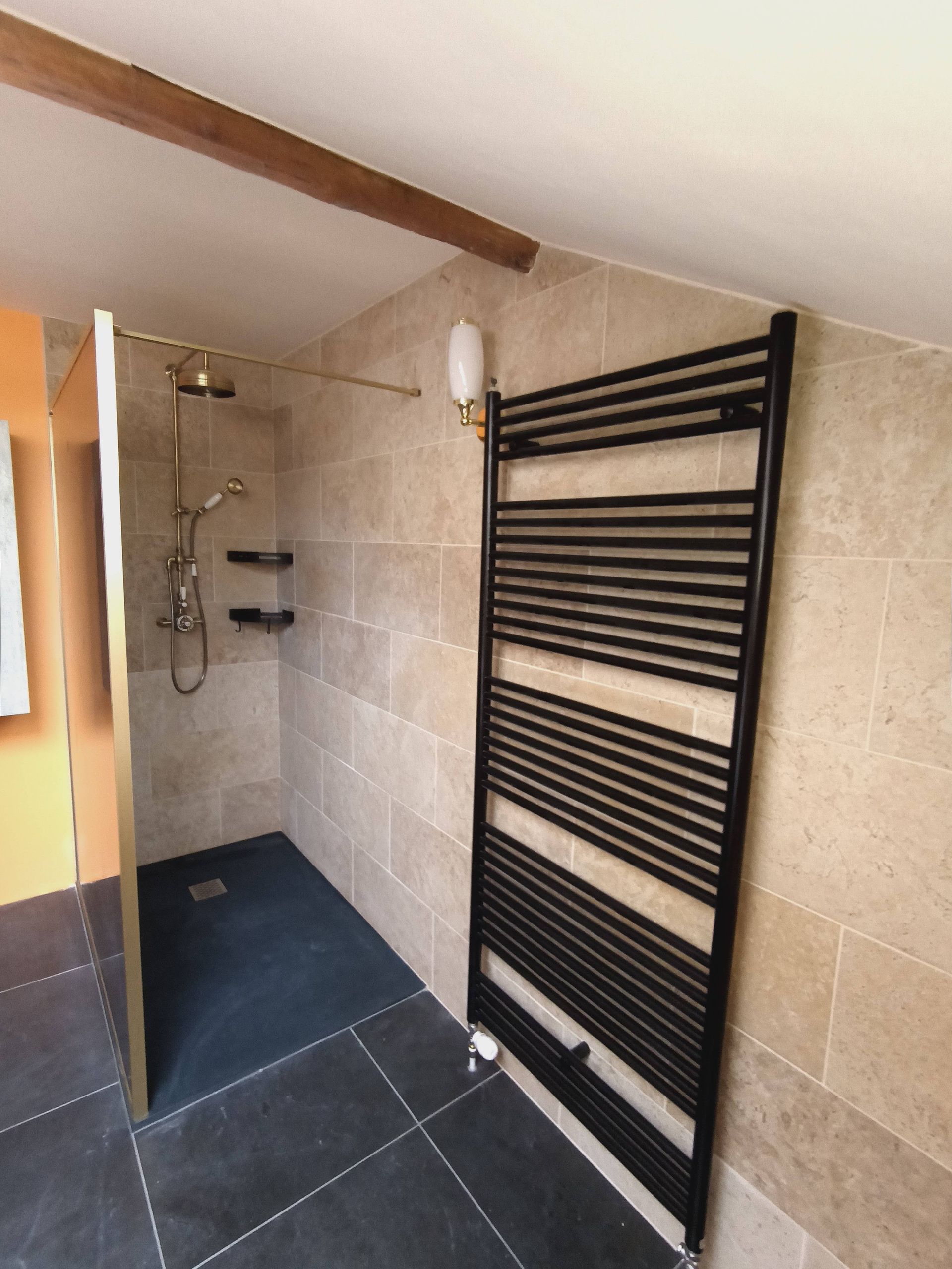 Une douche à l'italienne vue de face