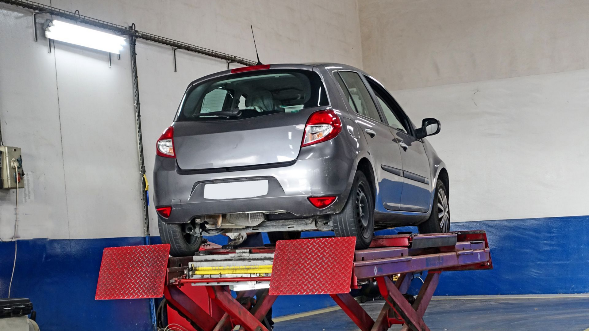 Clio montée sur une plateforme