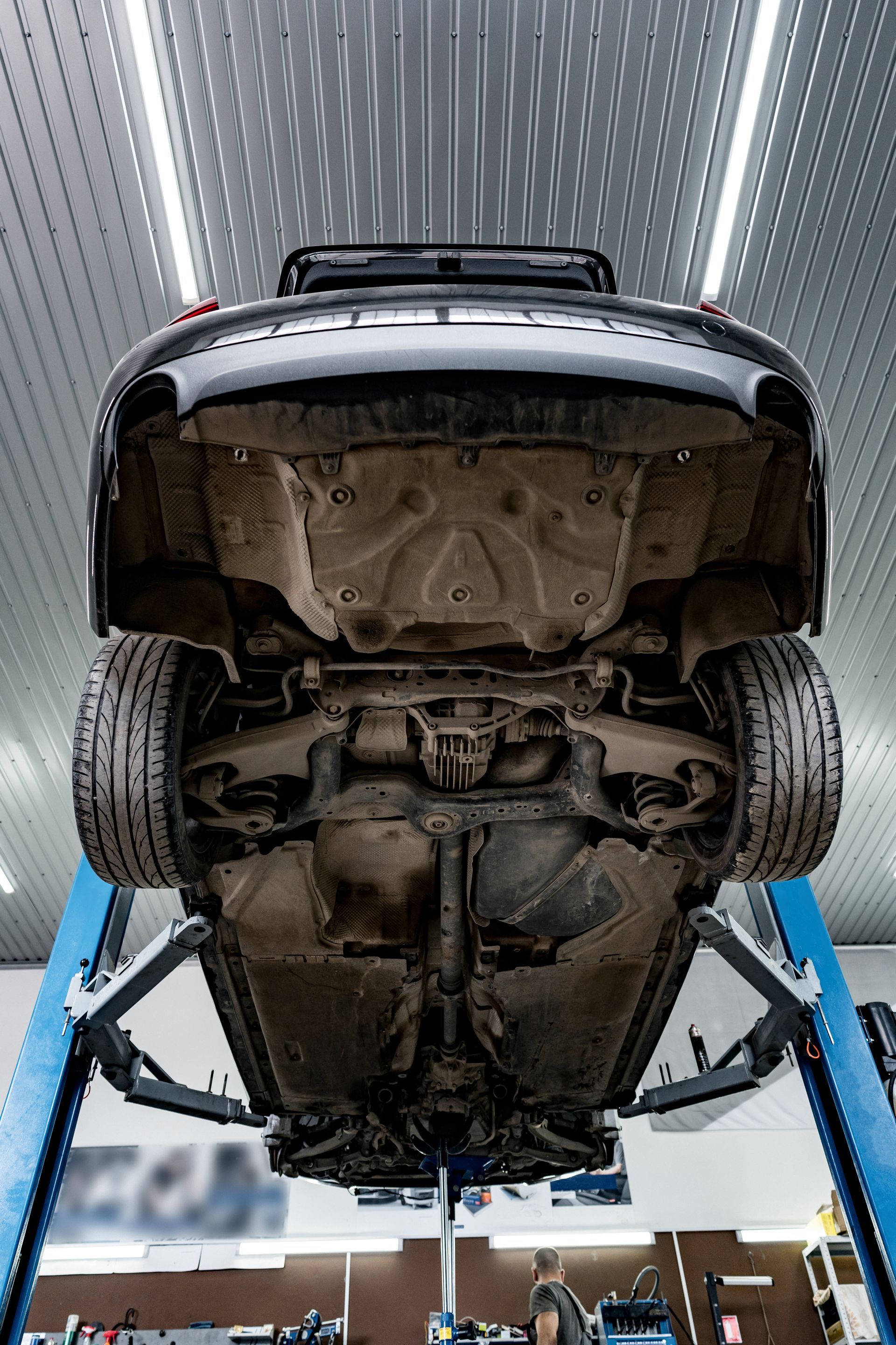 Voiture vue de dessous