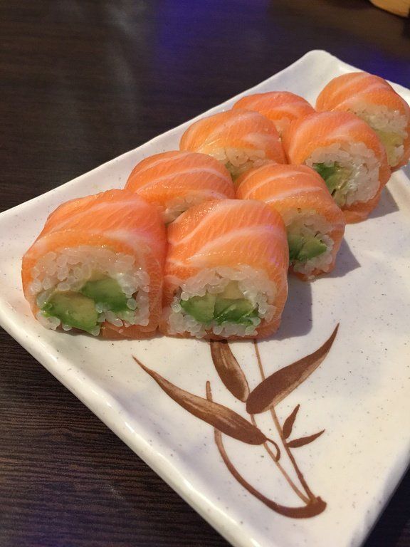 Makis saumon avocat, Le Sakura en Dordogne